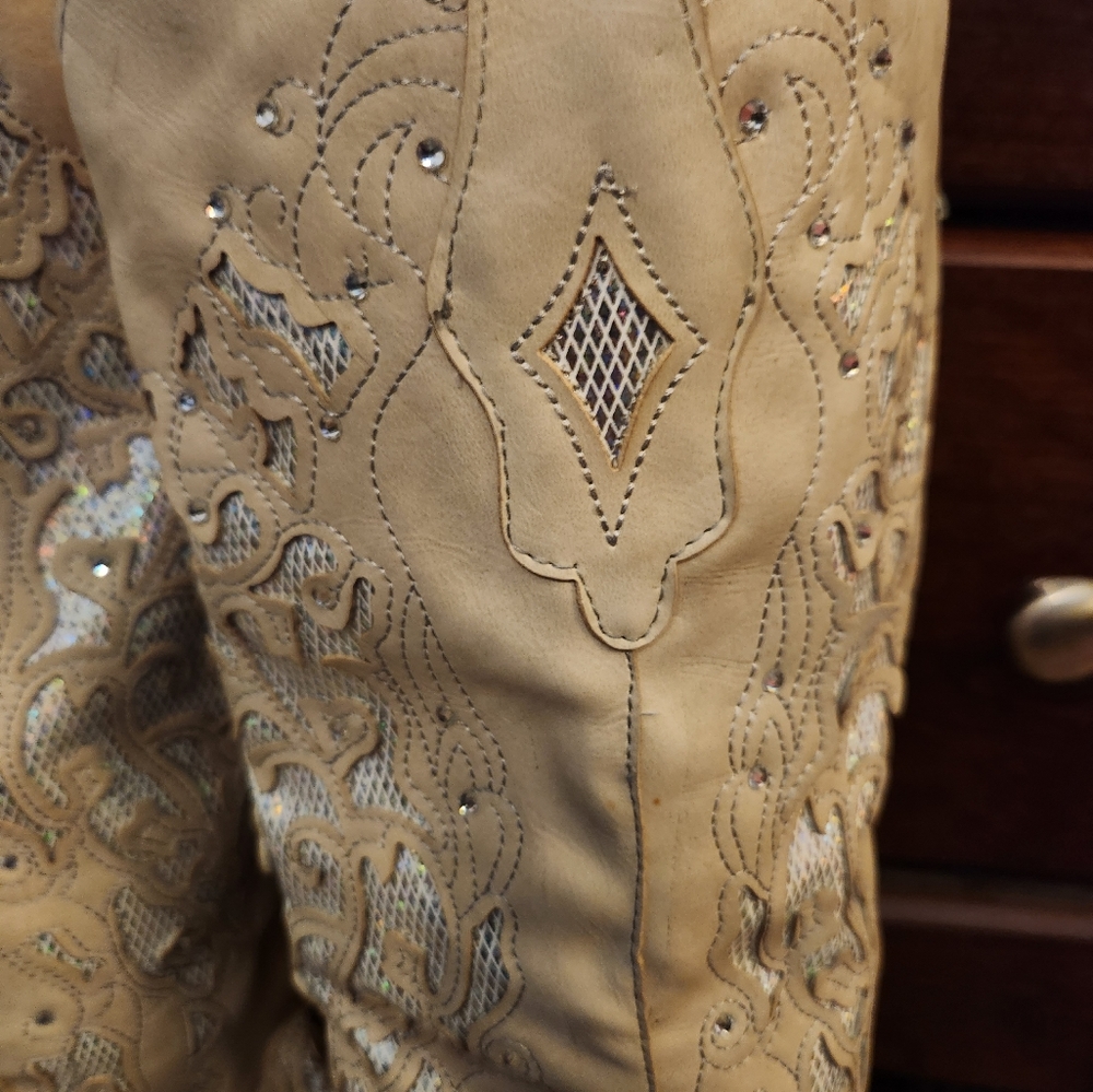 NWOT Cream and Silver Embellished Cowboy Boots size 38/7 Never Worn - Picture 8 of 9